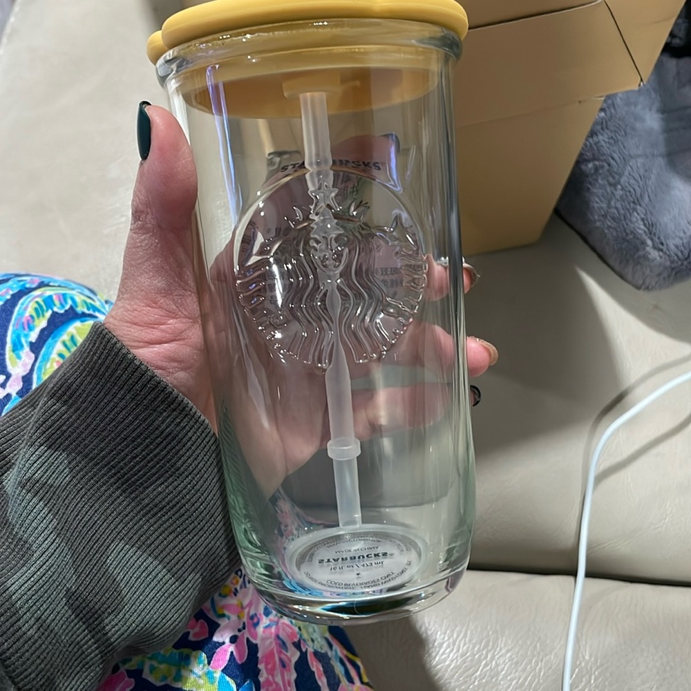 New Starbucks China 2023 Yellow Flower Lid 16oz Triangle Glass Sippy Cup Tumbler